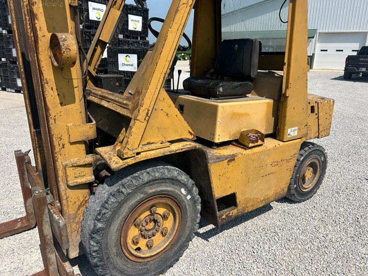 cat-forklift-image-12