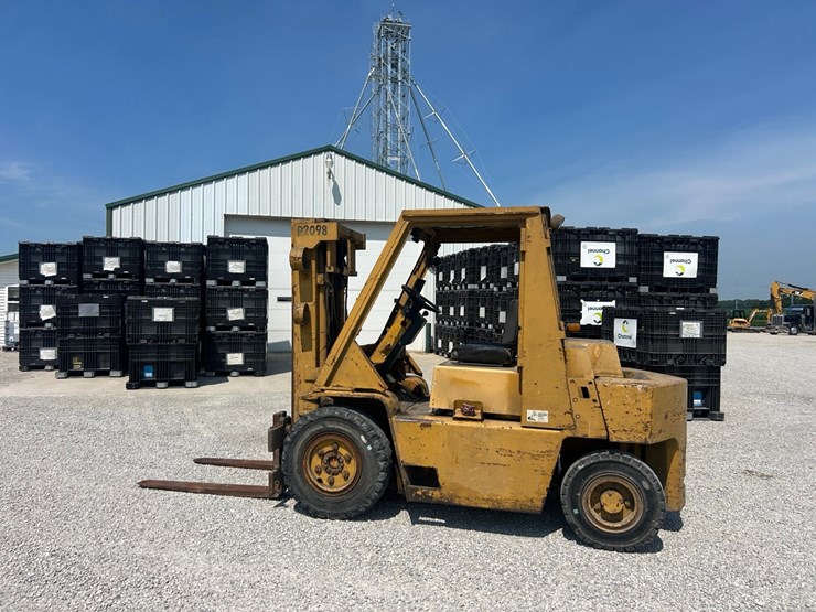 cat-forklift-image-2