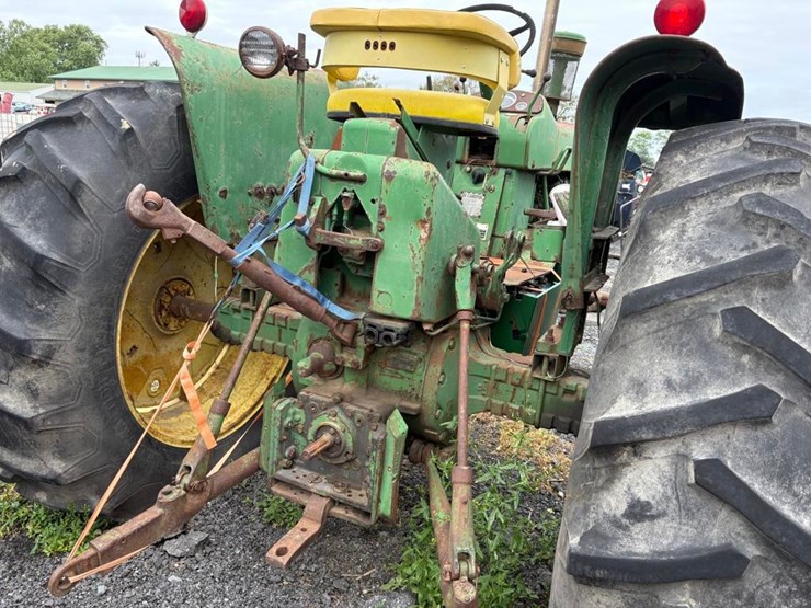 john-deere-4010-image-8