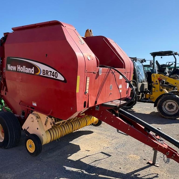 NEW HOLLAND BR740