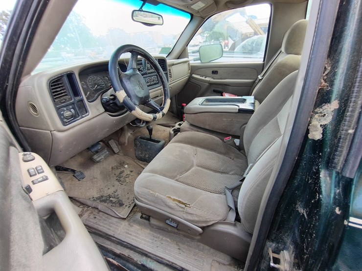 2001-chevrolet-silverado-3500-image-18