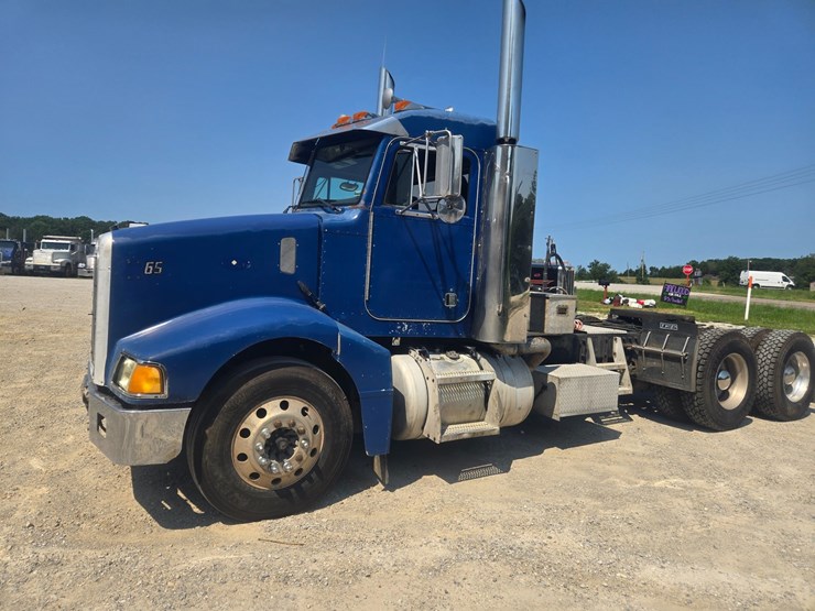 1999-peterbilt-385-image-4