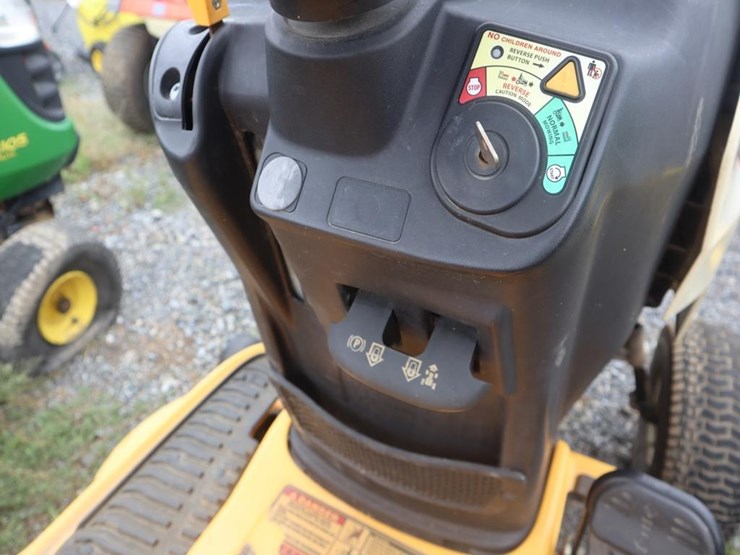cub-cadet-lx1040-riding-mower-image-18