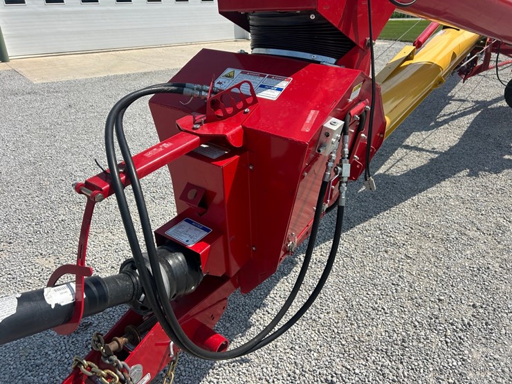 2022-westfield-mkx2-13-84-swing-away-auger-image-10