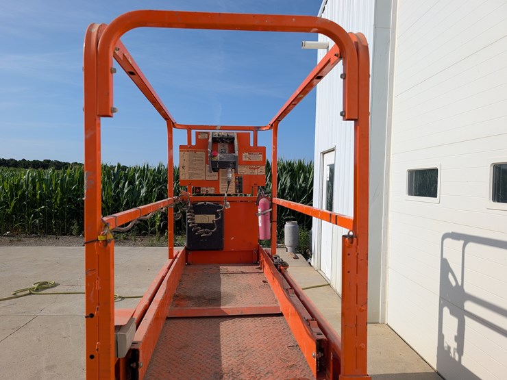 2016-jlg-1930es-image-12