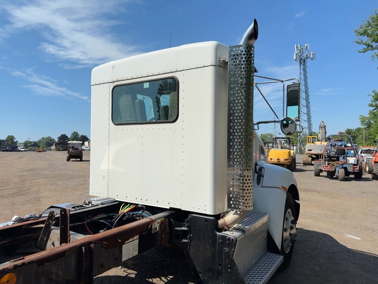 2013-kenworth-t370-image-12