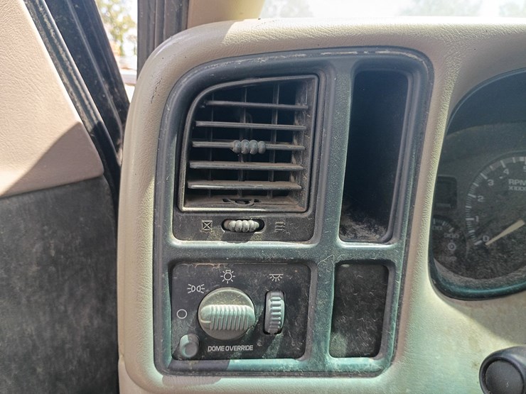 2001-chevrolet-silverado-3500-image-38