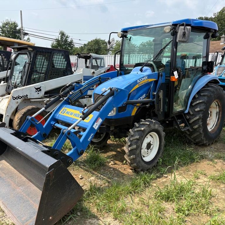 NEW HOLLAND BOOMER 3040
