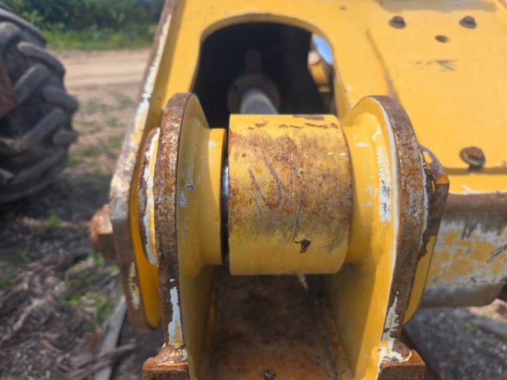 2015-caterpillar-525d-image-56