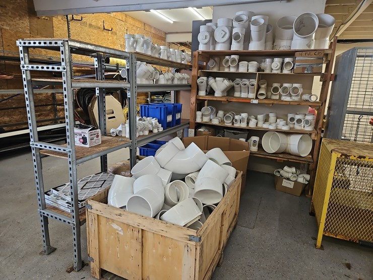 large-quantity-of-assorted-pvc-fittings-image-1