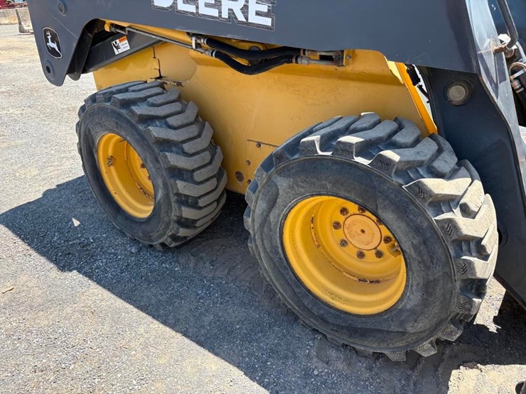 deere-328d-image-11