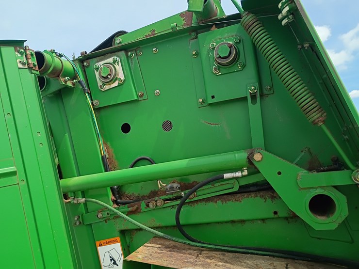 john-deere-335-image-31