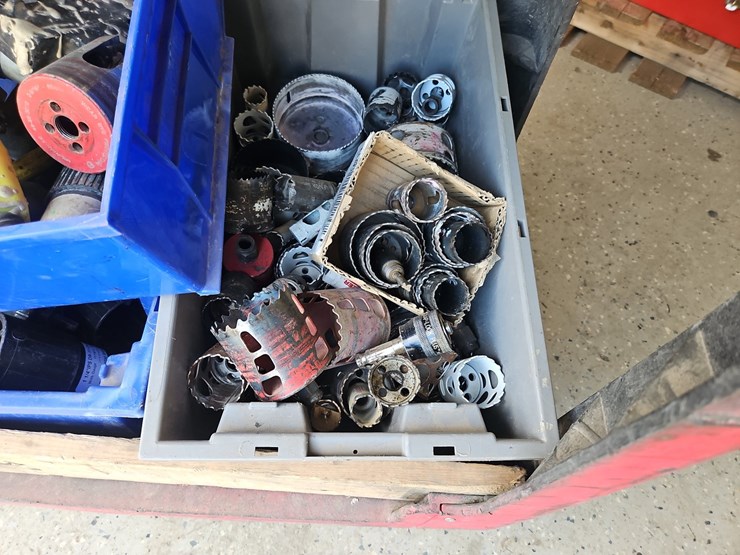 large-quantity-of-drill-bits-and-hole-saws-image-2
