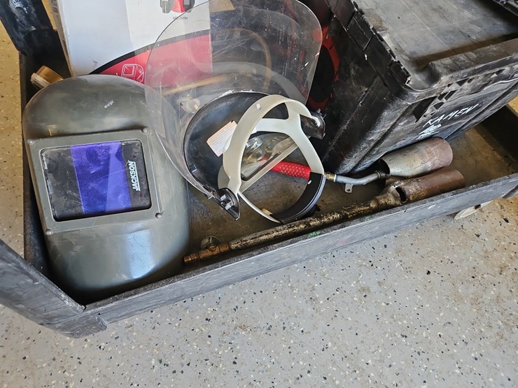 quantity-of-torches-and-welding-supplies-image-4