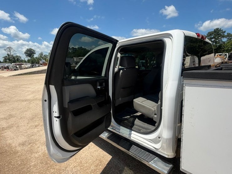 2017-chevrolet-2500-image-21