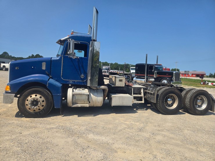 1999-peterbilt-385-image-6
