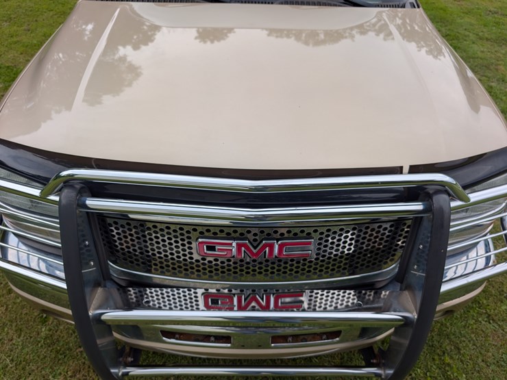 2004-gmc-3500-image-8