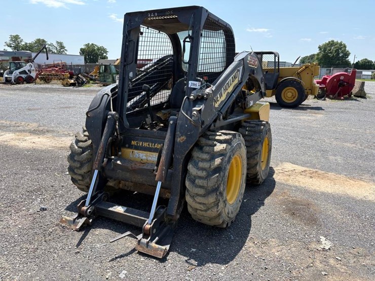 new-holland-l230-image-3