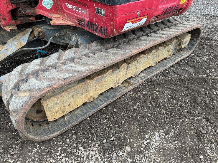 2016-takeuchi-tb260-image-17