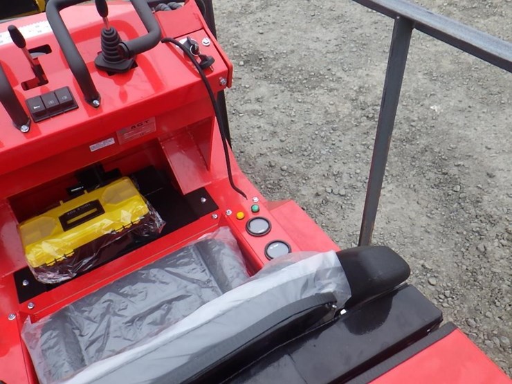 2026-agt-sda-140w-skid-steer-loader-image-8