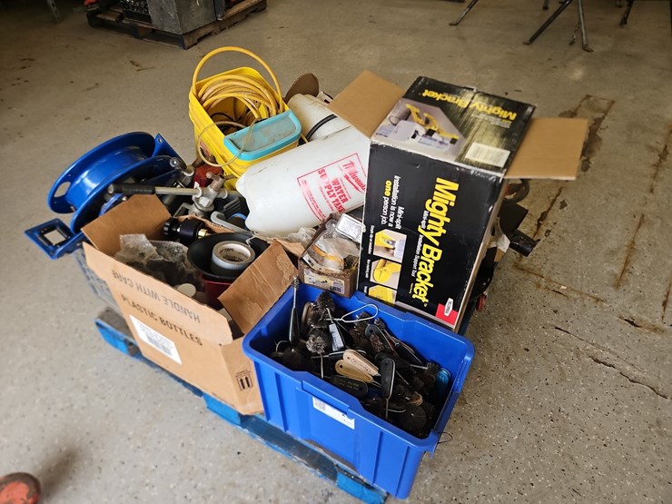 quantity-of-assorted-tools-and-supplies-image-1