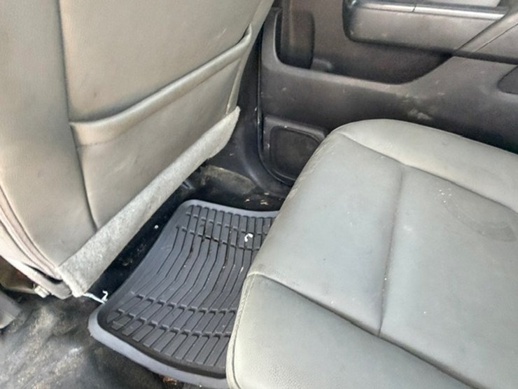 2017-chevrolet-2500-image-27