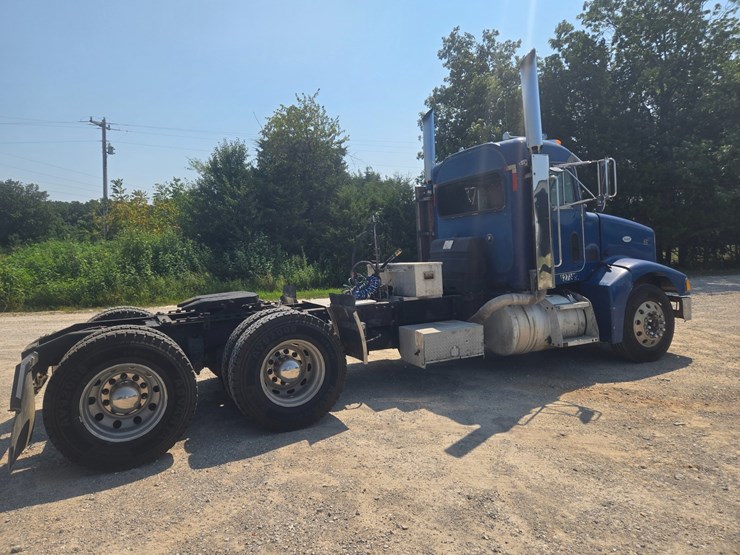 1999-peterbilt-385-image-17
