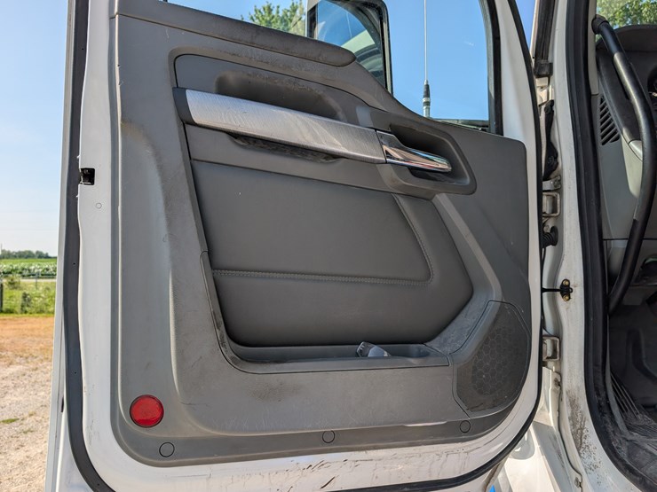 2018-kenworth-t680-image-73