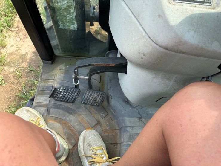 new-holland-boomer-3040-image-27