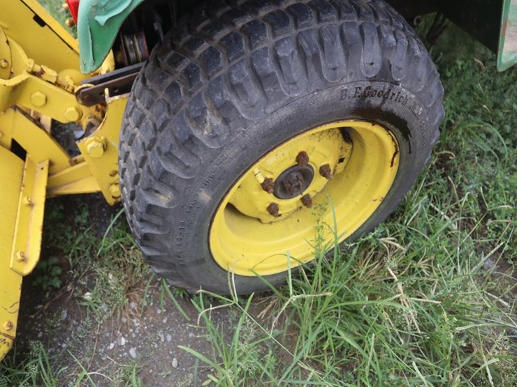 john-deere-300-image-9