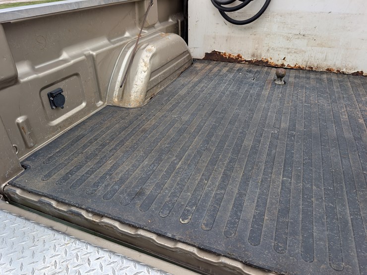 2004-gmc-3500-image-56