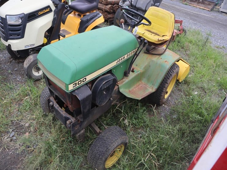 john-deere-300-image-4