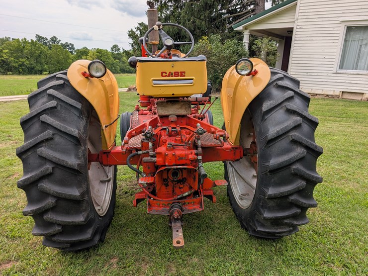 case-730-tractor-image-4