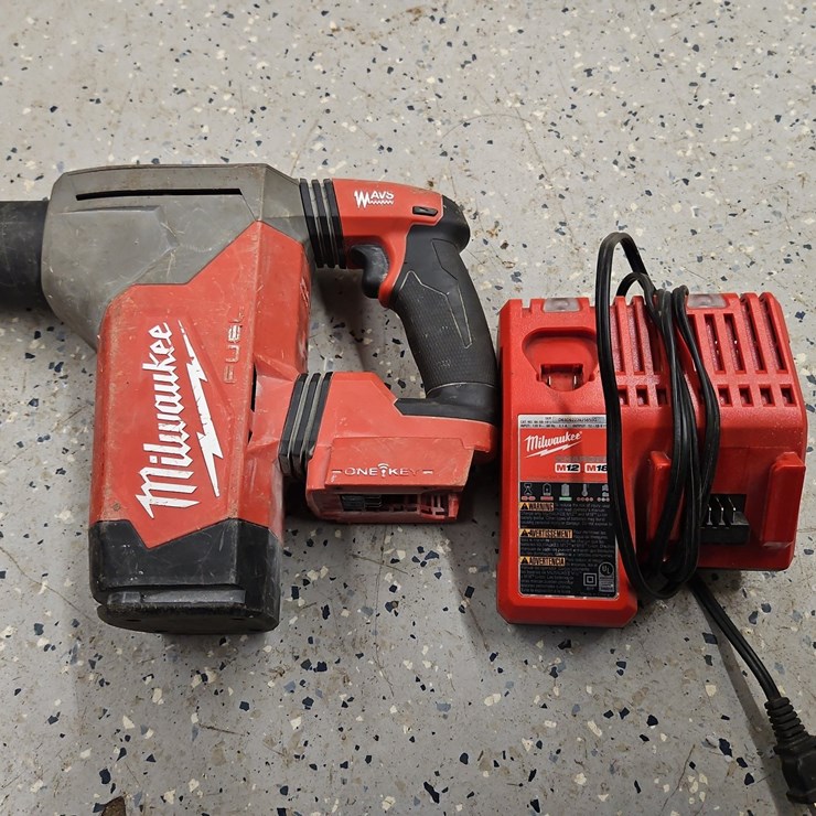 MILWAUKEE CORDLESS SDS PLUS HAMMER DRILL