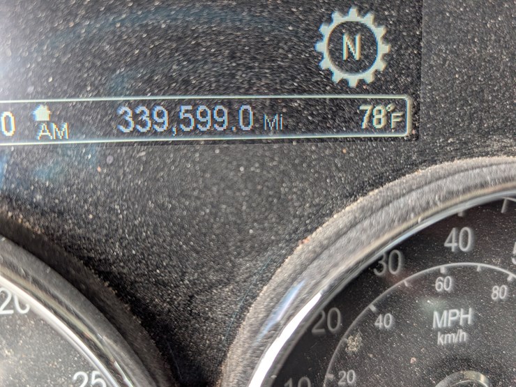 2018-peterbilt-day-cab-semi-image-110