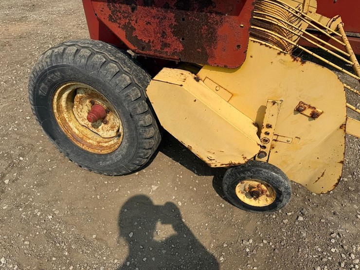 new-holland-565-image-12