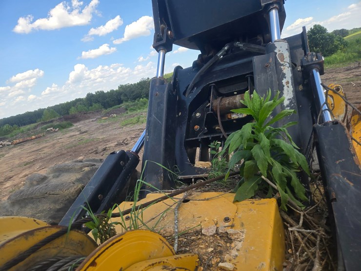 2015-caterpillar-525d-image-84