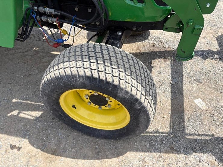 john-deere-4120-image-13