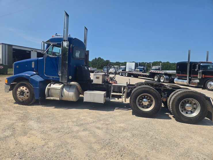 1999-peterbilt-385-image-8
