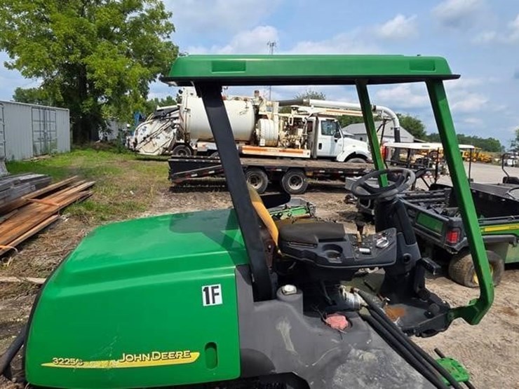 john-deere-3225c-image-6