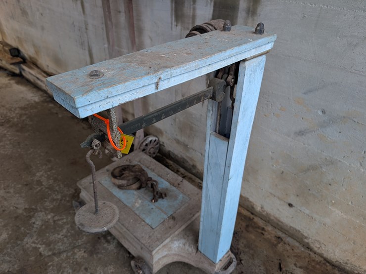 vintage-scales,-hand-cart-&-wooden-pulley.-#254-image-2