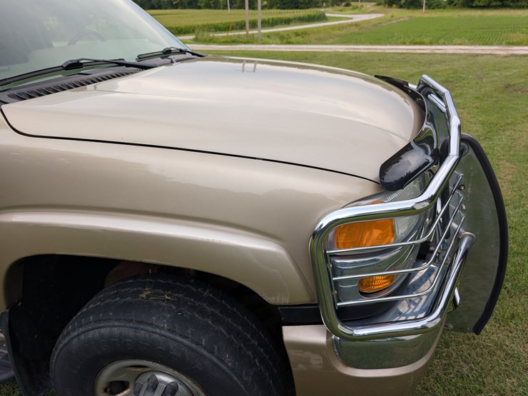 2004-gmc-3500-image-86