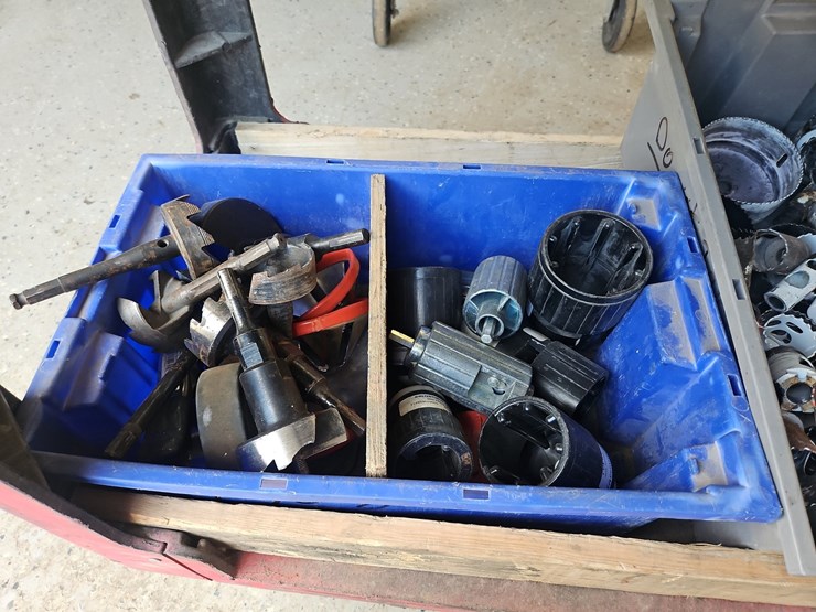 large-quantity-of-drill-bits-and-hole-saws-image-3