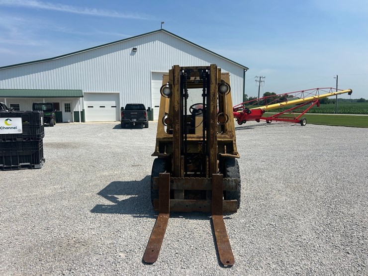 cat-forklift-image-8