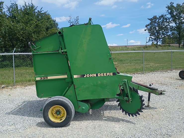 john-deere-335-image-6