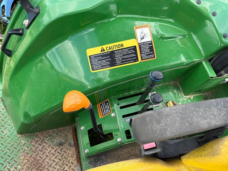 2020-john-deere-6105e-image-15