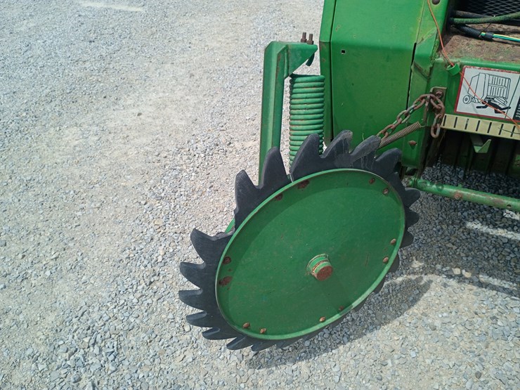 john-deere-335-image-15