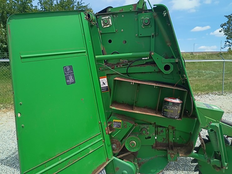 john-deere-335-image-28