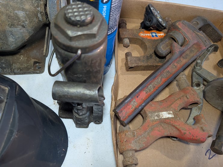 auto-darkening-welding-helmet,-bench-grinder,-bottle-jack,-torches,-gear-puller-&-misc.-#235-image-6