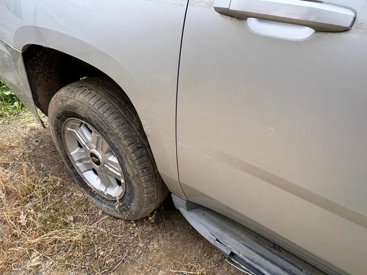 2015-chevrolet-suburban-image-7